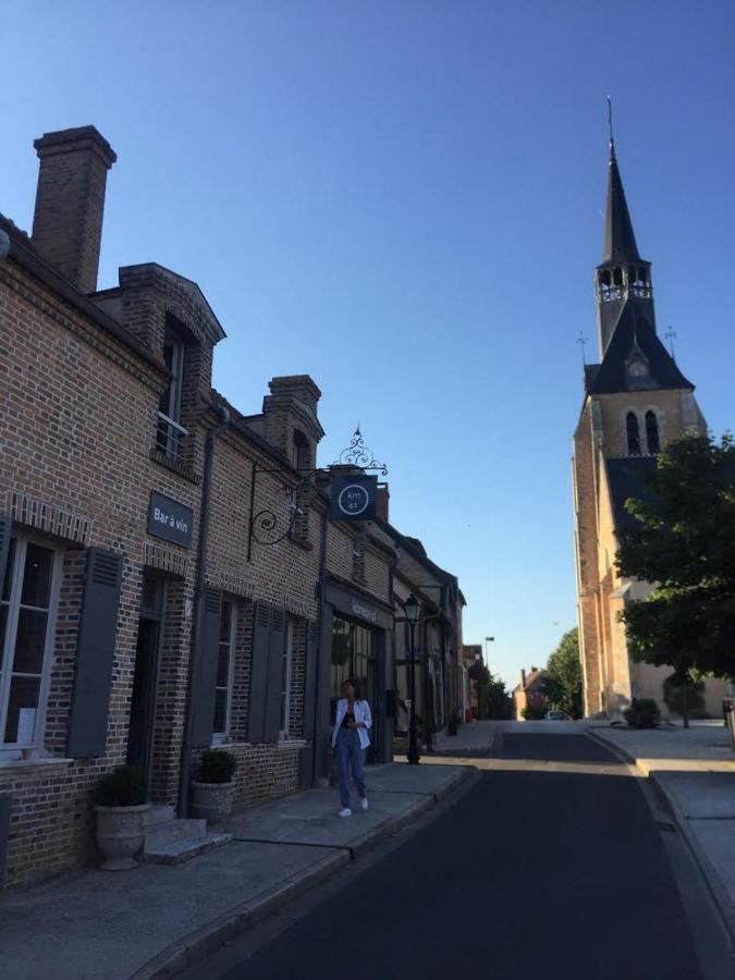 Km 41 Hotel Chaumont-sur-Tharonne Buitenkant foto
